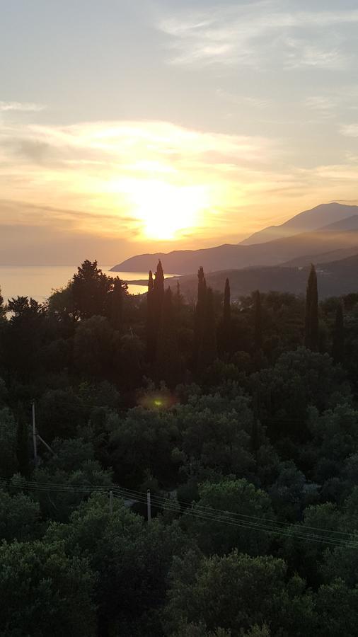 Mihalis Apartments Himare Buitenkant foto