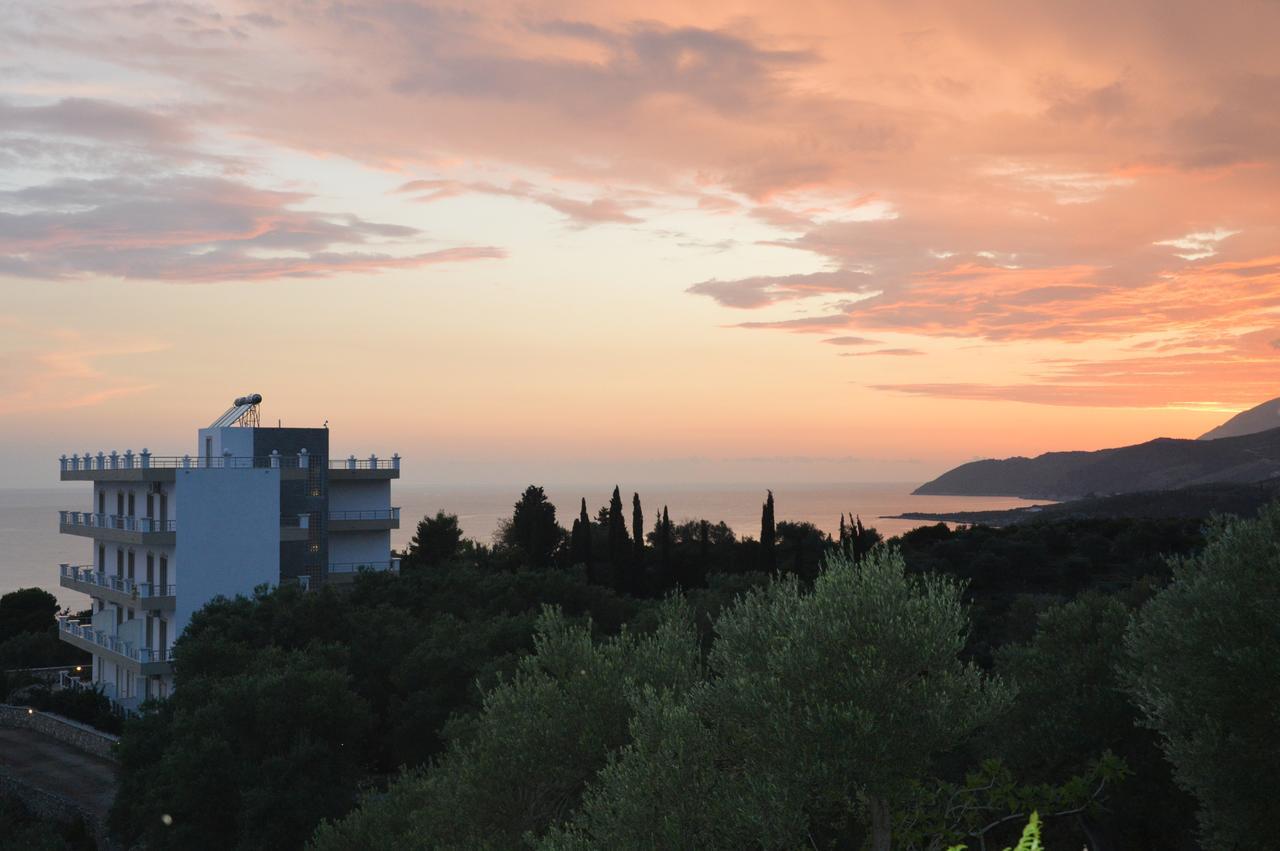 Mihalis Apartments Himare Buitenkant foto