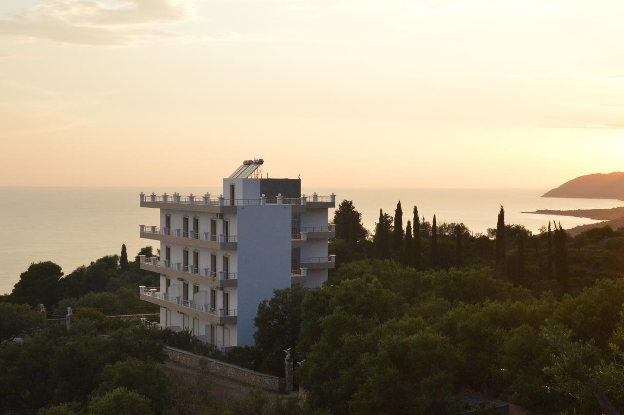 Mihalis Apartments Himare Buitenkant foto