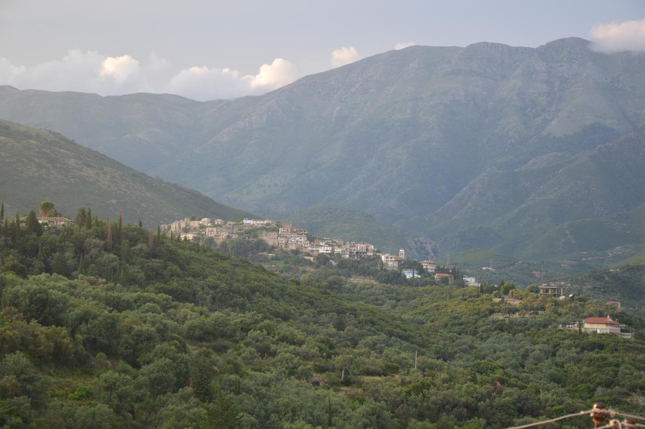 Mihalis Apartments Himare Buitenkant foto