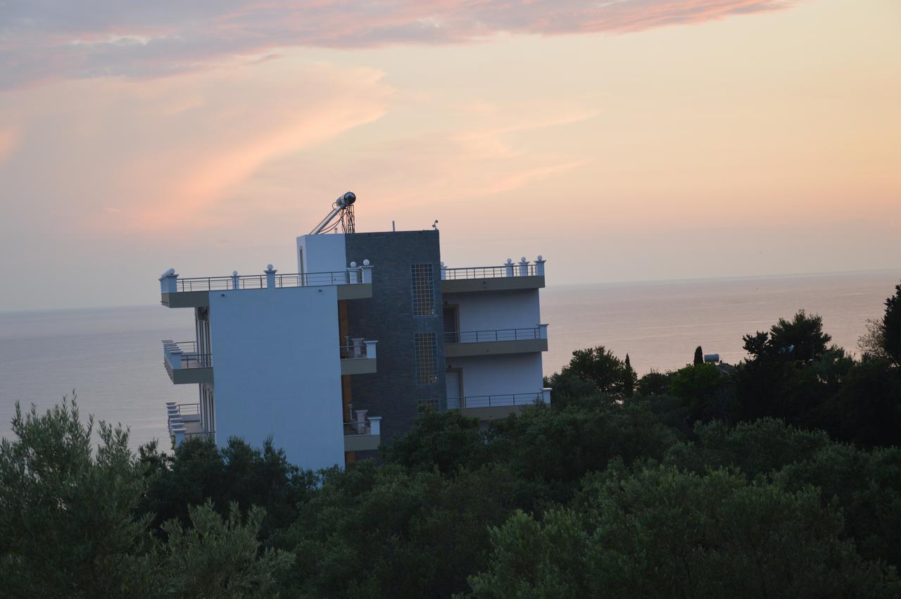 Mihalis Apartments Himare Buitenkant foto