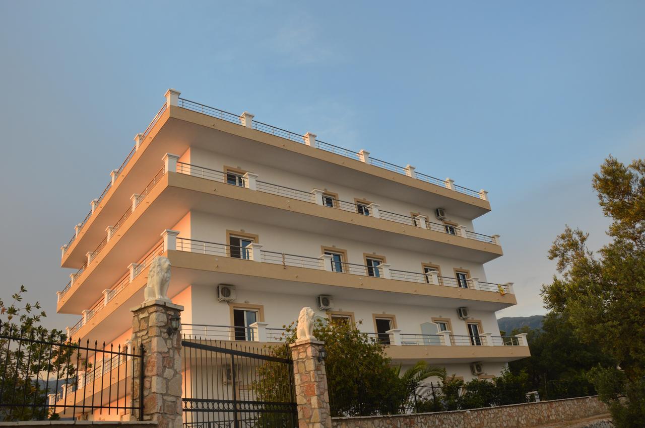 Mihalis Apartments Himare Buitenkant foto